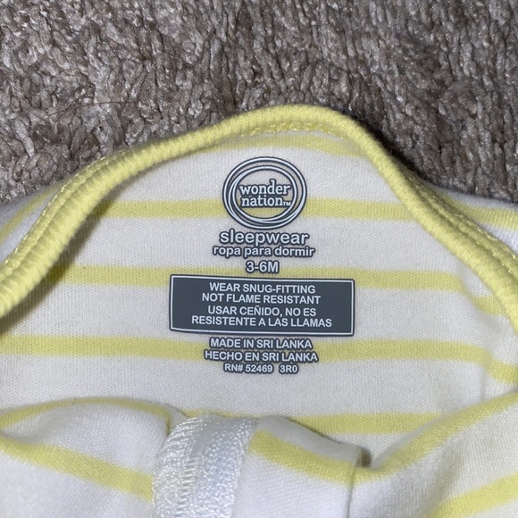 Two baby pajamas - Picture 2 of 2